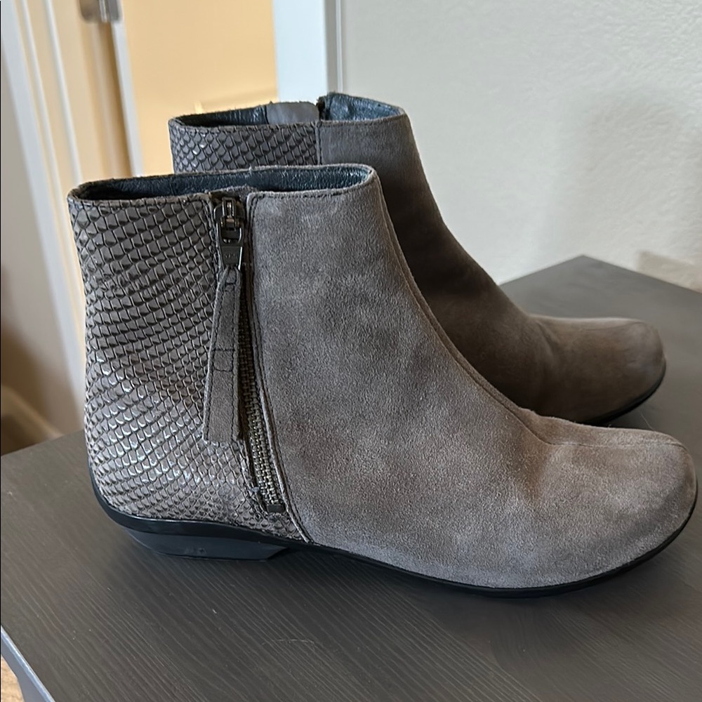 Dansko Gray Suede Leather Ankle Boots
